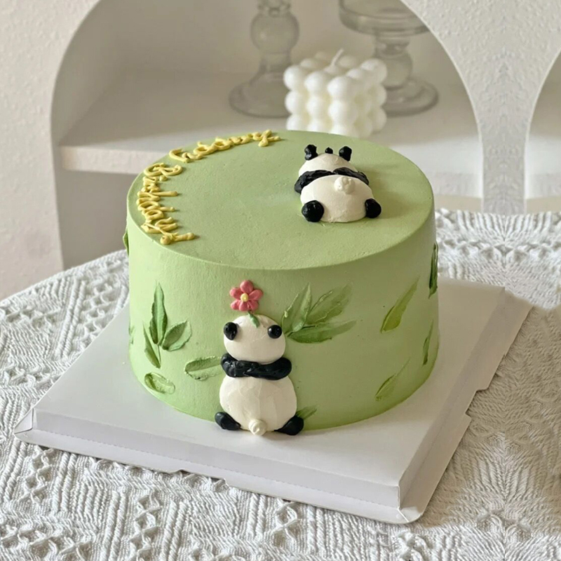 ins风熊猫主题鲜奶生日蛋糕