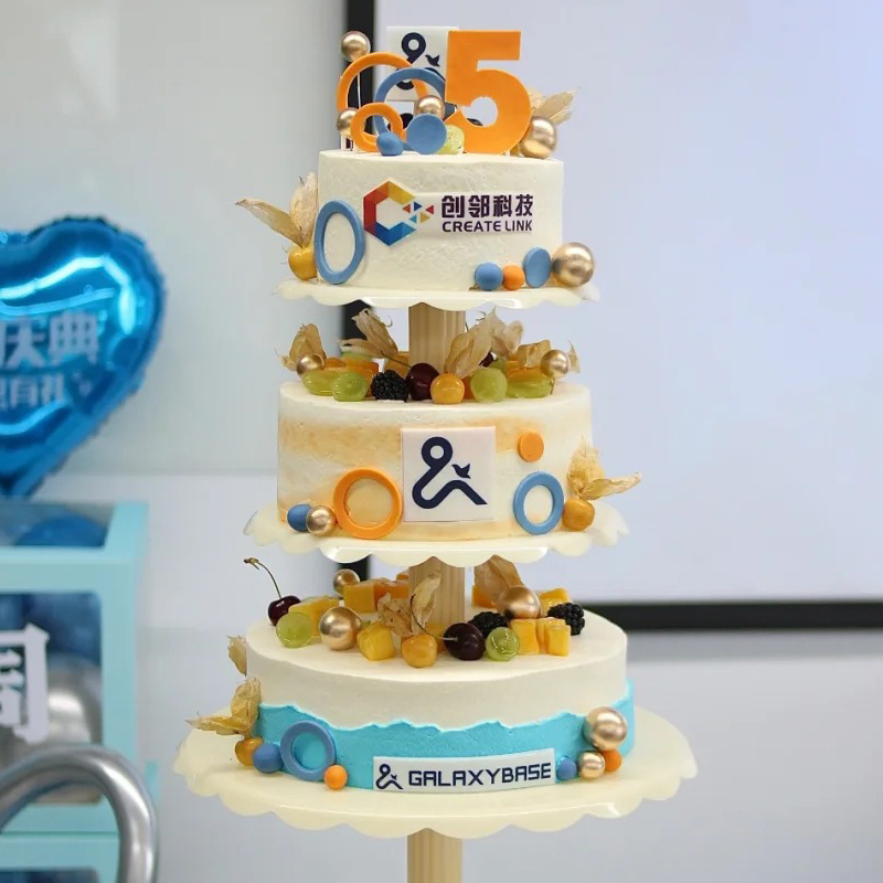 “周年庆”主题三层鲜奶企业蛋糕